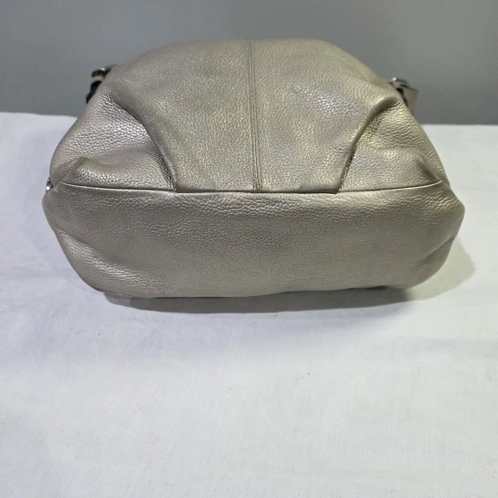 Coach F15064 Metallic Silver Peppled Leather Shoulder Bag w/ Adjustable Strap. - Picture 13 of 16